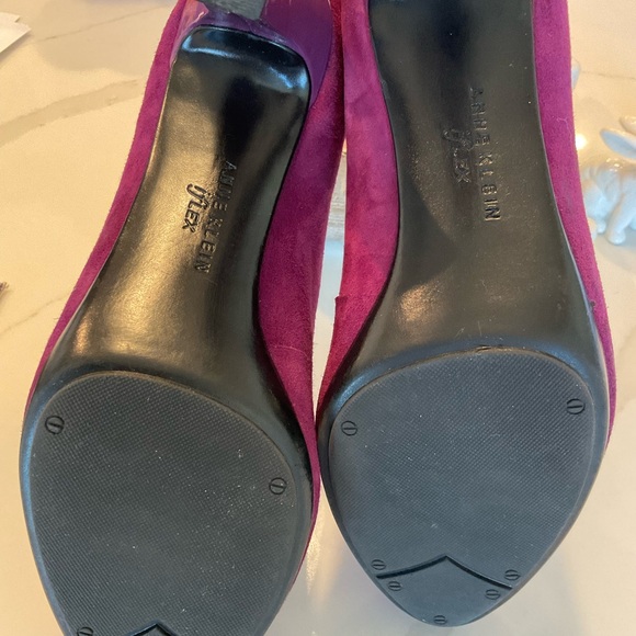 ANNE KLEIN FUSHIA SUEDE PUMP - Picture 9 of 14
